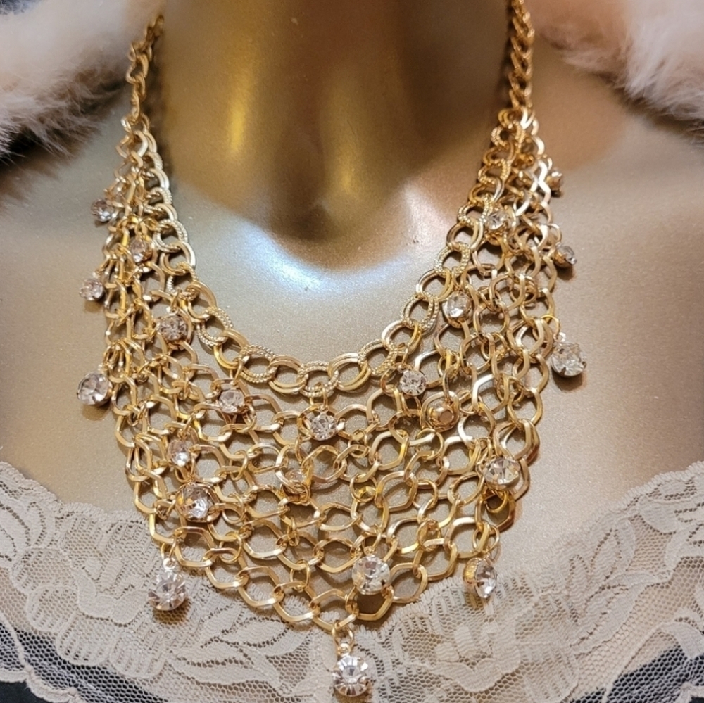 CRYSTAL NETTED GOLD CHAIN LINK NECKLACE